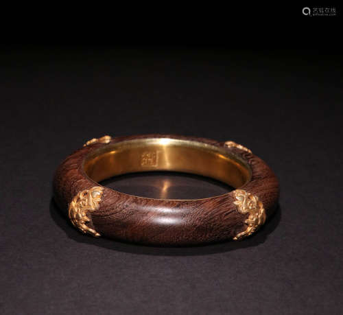 A CHINESE VINTAGE AGARWOOD BRACLET