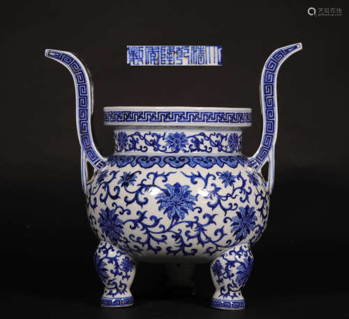 A CHINESE PORCELAIN INSENCE BURNER