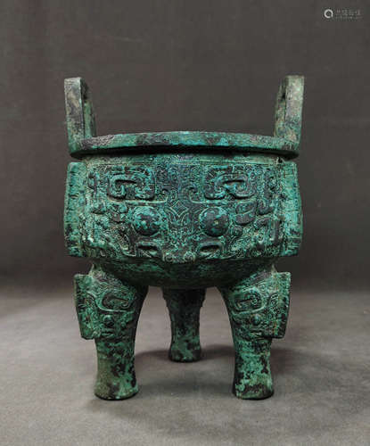 A CHINESE VINTAGE BRONZE 