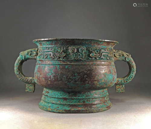 A CHINESE VINTAGE BRONZE 