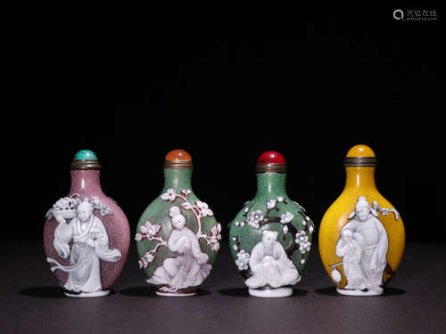 A SET OF CHINESE VINTAGE SNUFF BOTTLES