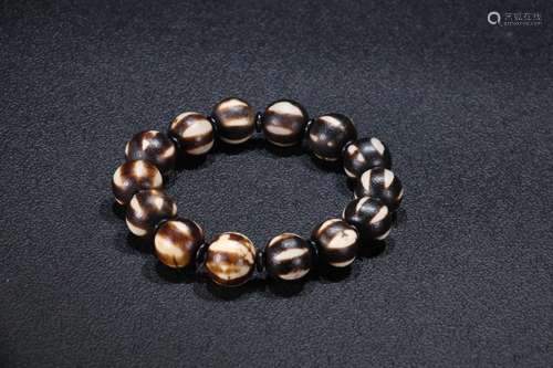 A Chinese Agate Bracelet