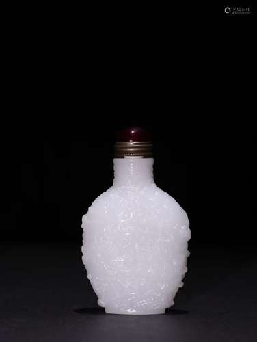 A Chinese Glassware Snuff Bottle With Dragon Pattern