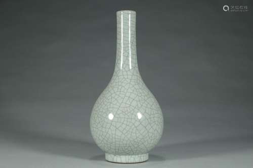 A Chinese Guan-Style Porcelain Vase