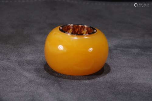 A Chinese Amber Pendant With 18K Gold