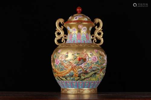 A Chinese Golden Painting Two-Ear Jar With Cover And Marking