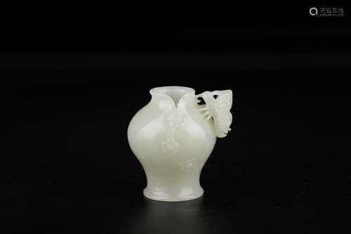 A Chinese Hetian Jade Vase