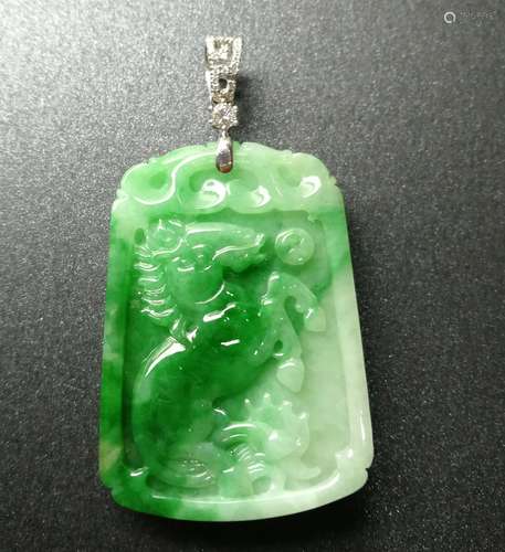 An 18K White Gold Waxy Jadeite Pendant Embeded Diamond, Class A