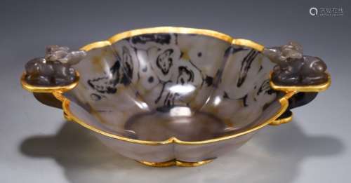 A Chinese Agate Bowl Embeded Gold