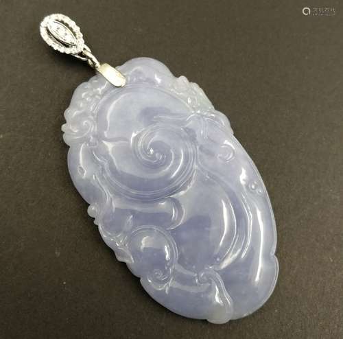 An 18K White Gold Waxy Jadeite Pendant Embeded Diamond, Class A