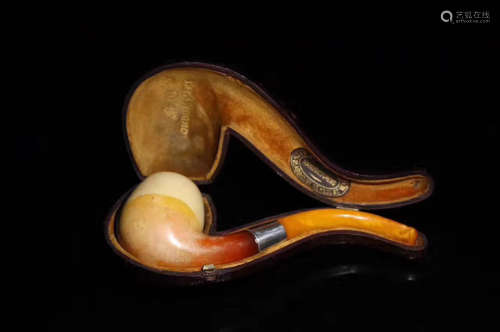 A Chinese Amber Tobacco Pipe