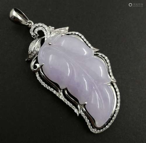 An 18K White Gold Waxy Jadeite Pendant Embeded Diamond, Class A