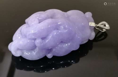 An 18K White Gold Waxy Purple Jadeite Pendant Embeded Diamond, Class A