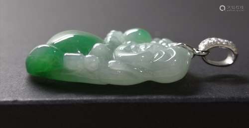 An 18K White Gold Waxy Jadeite Pendant Embeded Diamond, Class A