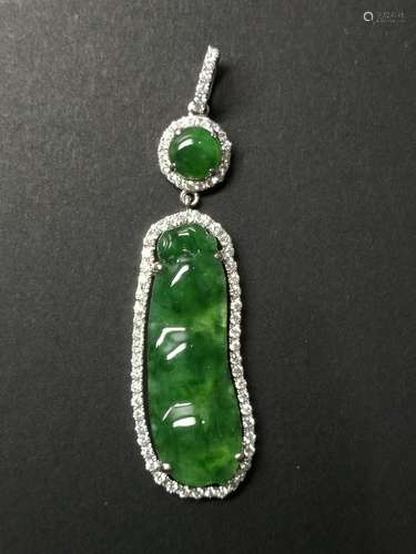 An 18K White Gold Icy Jadeite Pendant Embeded Diamond, Class A