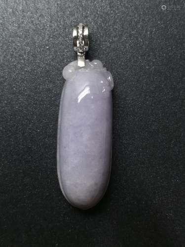 An 18K White Gold Waxy Jadeite Pendant Embeded Diamond, Class A