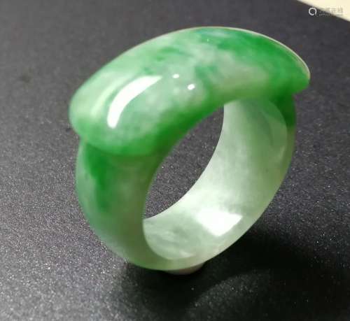 A Waxy Jadeite Ring, Class A
