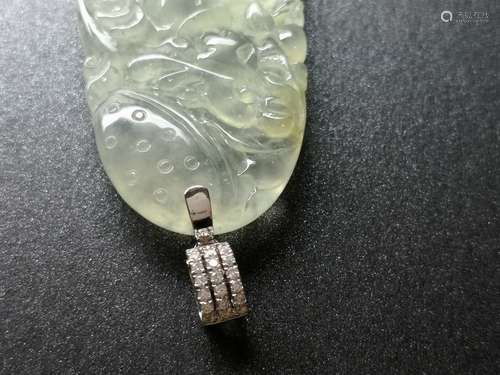 An 18K White Gold Glassy Jadeite Pendant Embeded Diamond, Class A