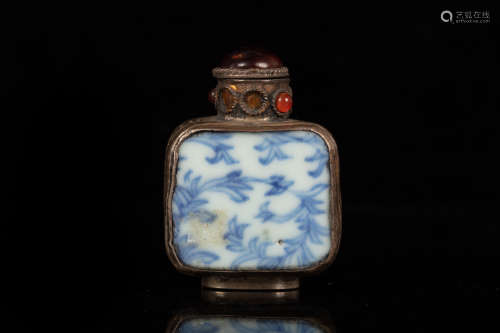 BLUE AND WHITE AND FILIGREE SNUFF BOTTLE