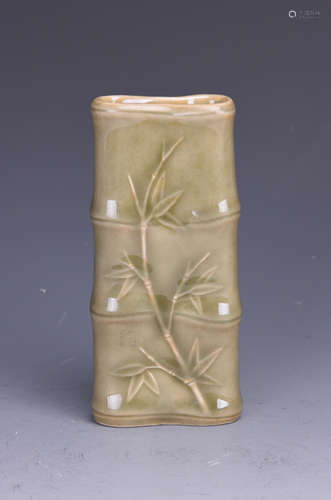 YELLOWISH-GREEN GLAZED 'BAMBOO' BRUSH POT