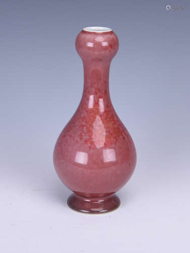 MONOCHROME RED GLAZED GARLIC HEAD VASE