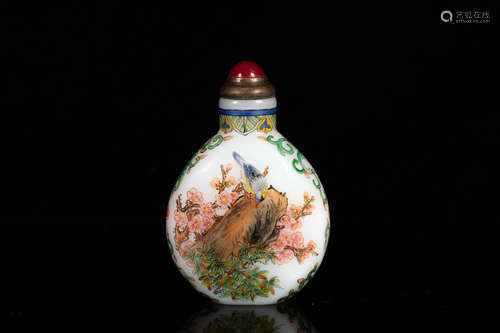 A 'FLOWER AND BIRD' SNUFF BOTTLE