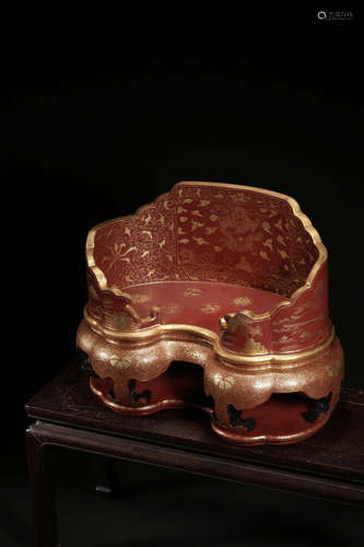 RED LACQUERED AND GILT 'LANDSCAPE SCENERY' CURLED STAND