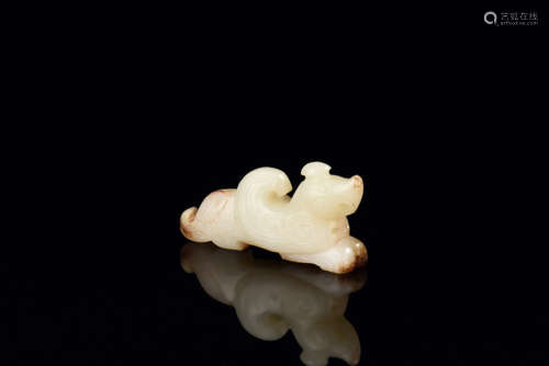 WHITE JADE CARVED 'MYTHICAL BEAST' ORNAMENT