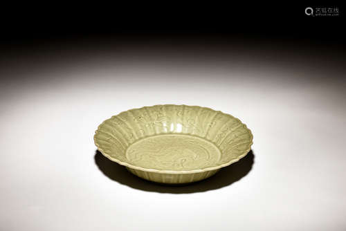 LONGQUAN WARE CARVED 'DRAGON' DISH