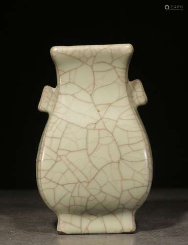 GE WARE CRACKLE PATTERN VASE WITH LUG HANDLES