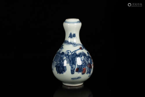 A BLUE AND WHITE AND IRON RED 'FIGURAL' SNUFF BOTTLE