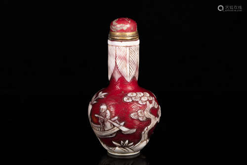 A CARVED 'FISHING' SNUFF BOTTLE