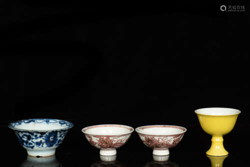 GROUP OF FOUR PORCELAIN WARES