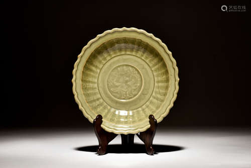 LONGQUAN WARE CARVED 'FLOWERS' DISH