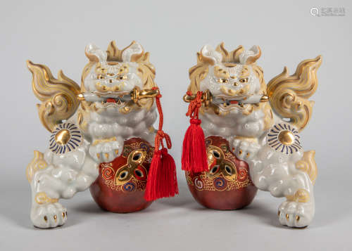 Pairs of Japanese Taisho Porcelain Shi-shi