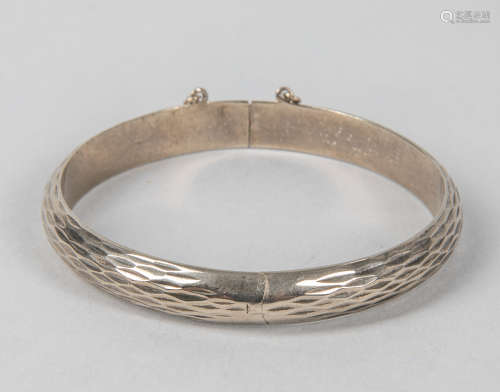 IBB 925 Sterling Silver Bangle With Safety Chain