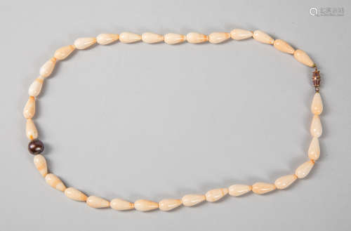 Shell Necklace With Pearl Drop