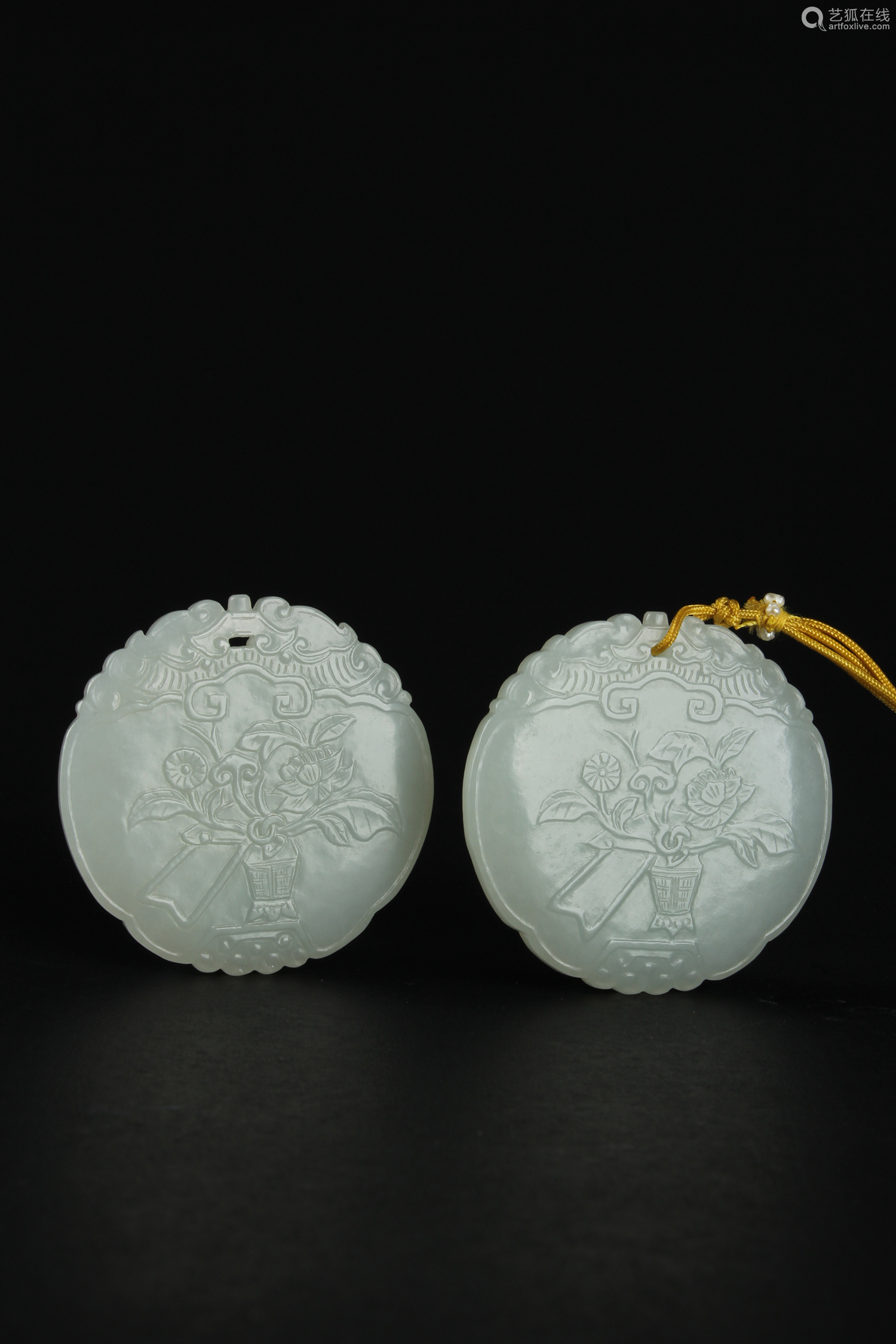 和田玉花卉纹玉佩一对