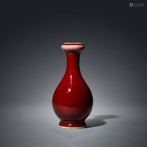 清中期 霁红釉蒜头瓶