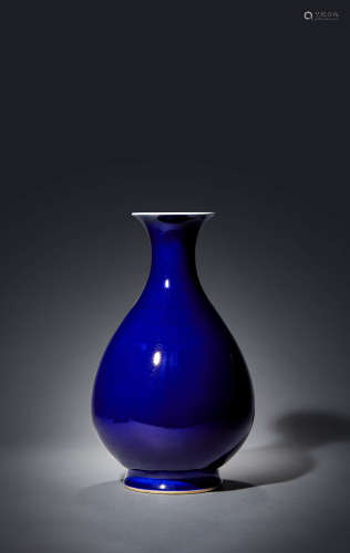 清乾隆 霁蓝釉玉壶春瓶