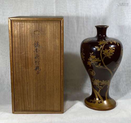 Japanese Lacquer Meiping Vase in Fitted Box