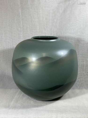 Japanese Modern Studio Porcelain Vase - Distant