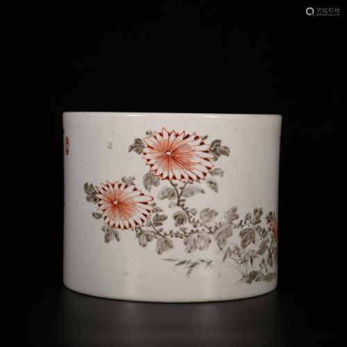 Kangxi of Qing Dynasty            Pastel flower pen holder