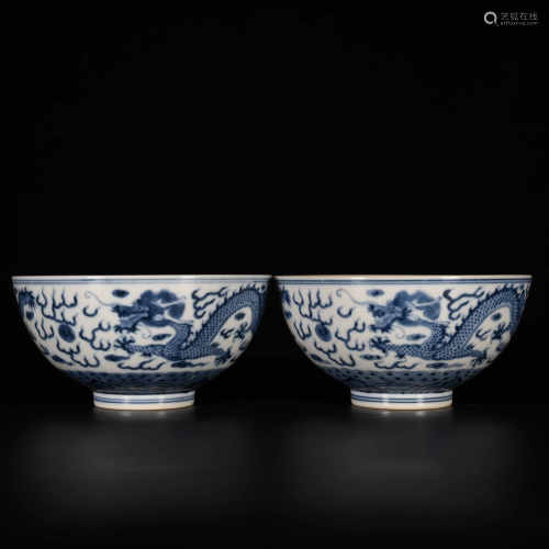 Qianlong of Qing Dynasty            A pair of blue and white dragon bowl