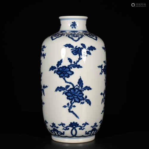 Yongzheng of Qing Dynasty            Blue and white tea pot