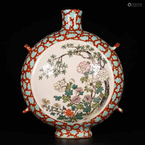 Qianlong of Qing Dynasty            Famille rose vase with flower pattern
