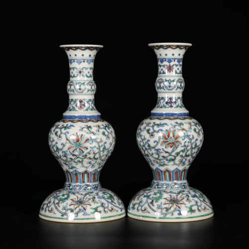 Qianlong of Qing Dynasty       A pair of color bottles
