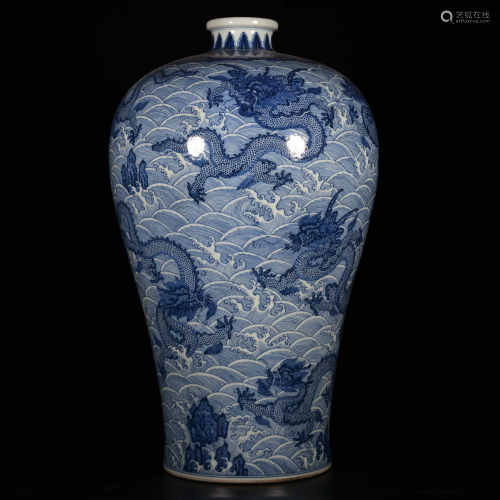 Qianlong of Qing Dynasty     Blue and white plum vase with dragon pattern