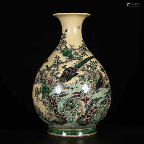 Kangxi of Qing Dynasty            Spring vase with three colors