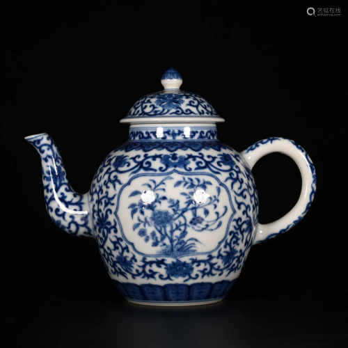 Jiaqing of Qing Dynasty            Blue and white teapot